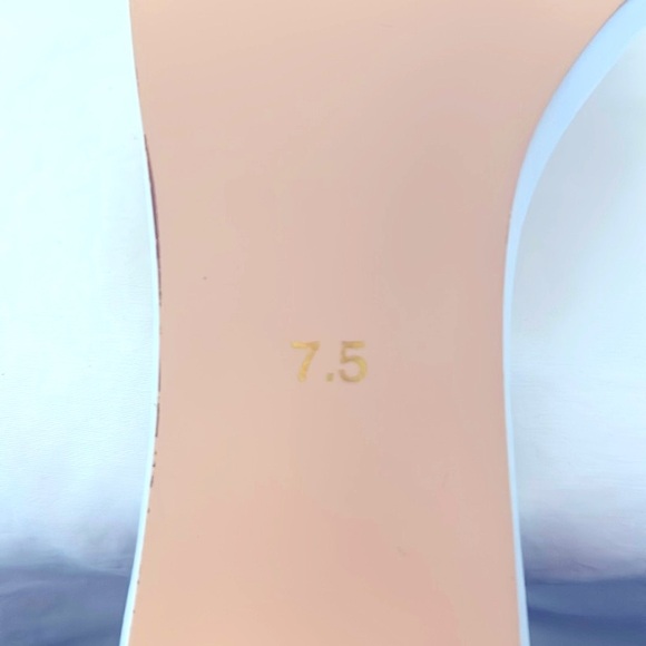 Le Chateau White and Clear Strappy Sandal. Size 7.5. - Picture 4 of 7